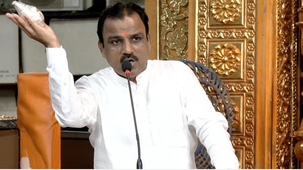 नवसाला पावणारा राजा अशी ओळख असणाऱ्या लालबाग राजाच्या चरणी यंदा गणेशोत्सवात भाविकांनी विविध वस्तू अर्पण केल्या. या अर्पण केलेल्या सोने, चांदी आणि इतर मौल्यवान वस्तूंचा जाहीर लिलाव नुकताच पार पडला.