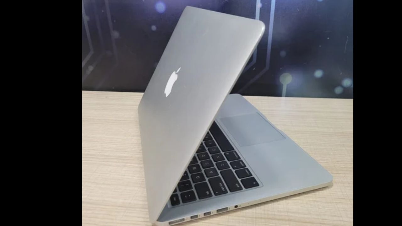 जर तुम्हालाही लॅपटॉप काम झाल्यावर बंद न करता स्लीप मोडवर ठेवण्याची सवय लावली असेल, तर ही बातमी तुमच्यासाठी आहे. अनेक लोक लॅपटॉपला स्लीप मोडमध्ये ठेवतात. पण यामुळे तुमच्या लॅपटॉपचे मोठे नुकसान होऊ शकते.