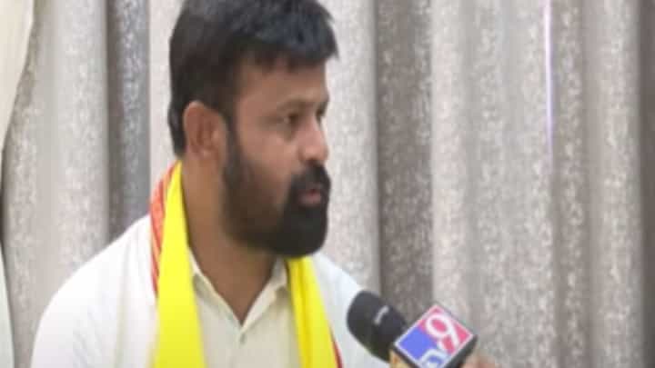 मराठा आरक्षणाबाबत राजकारणी खोटं बोलतात! लक्ष्मण हाकेंचा आरोप मराठा आरक्षणाबाबत राजकारणी खोटं बोलतात! लक्ष्मण हाकेंचा आरोप