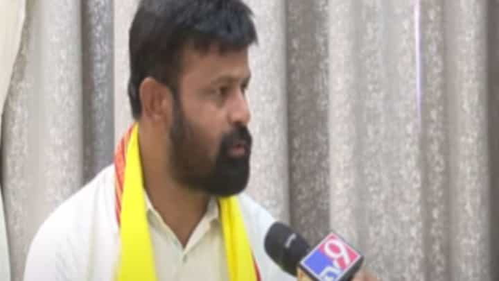 मराठा आरक्षणाबाबत राजकारणी खोटं बोलतात! लक्ष्मण हाकेंचा आरोप मराठा आरक्षणाबाबत राजकारणी खोटं बोलतात! लक्ष्मण हाकेंचा आरोप