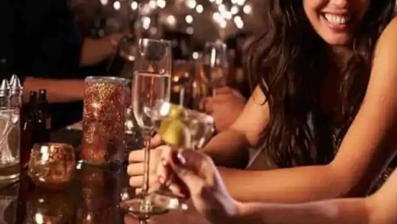 सरकारने नुकतेच GST 2.0 सुधारणाअंतर्गत कररचनेत अनेक महत्त्वाचे बदल केले आहेत. हे बदल येत्या 22 सप्टेंबरपासून लागू होतील. नव्याने करण्यात आलेल्या जीएसटी सुधारणाअंतर्गत आता तंबाखू, तंबाखूजन्य पदार्थांवर तब्बल 40 टक्के कर आकारला जाणार आहे.