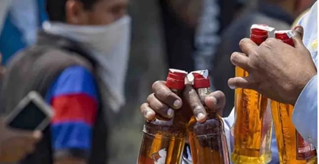 यामध्ये सिगारेट, गुटखा, पान मसाला तसेच तंबाखूशी निगडीत असलेल्या अन्य उत्पादनांवर तब्बल 40 टक्के जीएसटी आकारला जाईल. अगोदर याच उत्पादनांवर 28 टक्के कर आकारला जायचा. दरम्यान, तंबाखू आणि तंबाखुजन्य पदार्थांवरील जीएसटी वाढला असला तरी मद्यांवरील कर मात्र अद्याप वाढलेला नाही.