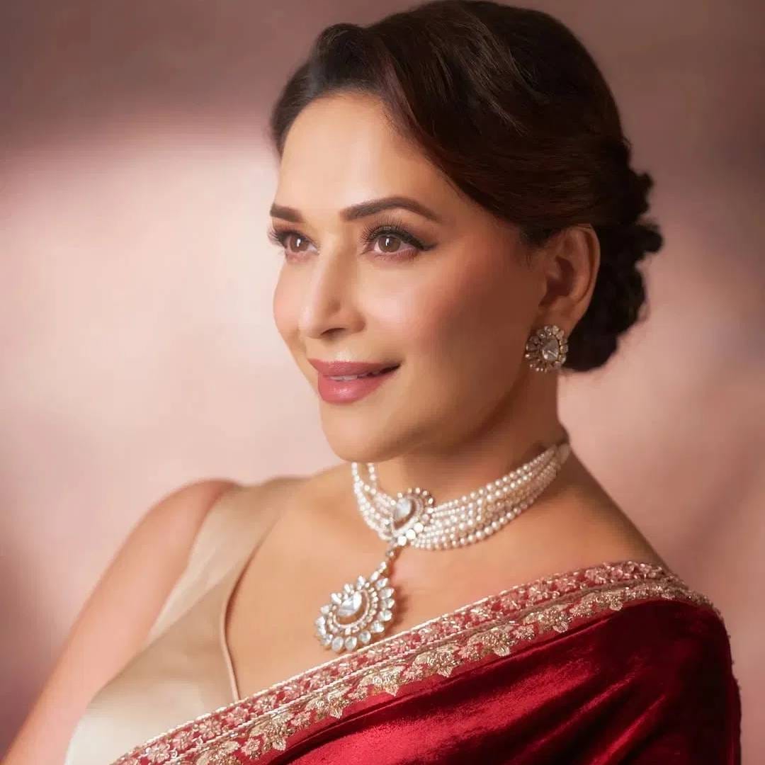 माधुरीच्या कुटुंबालाही तिने अभिनेत्री व्हावं अशी इच्छा नव्हती. असं म्हणतात की, राजश्री प्रोडक्शनच्या लोकांनी तिच्या पालकांना आपल्या ऑफिसमध्ये बोलावलं. त्यांना समजावलं. त्यानंतर माधुरीला चित्रपटात काम करायची परवानगी मिळाली. 