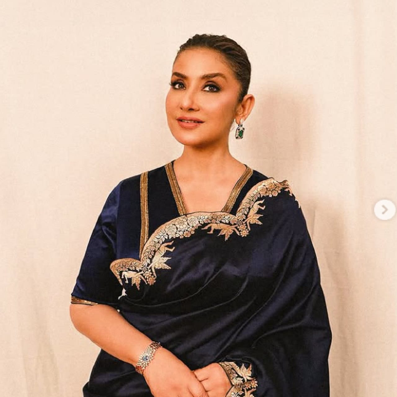 वयाच्या 55 व्या वर्षी देखील मनिषा हिचं सौंदर्य कमी झालेलं नाही. आजही अभिनेत्री नियमित वर्कआऊट करत स्वतःला ग्लॅमरस ठेवते.