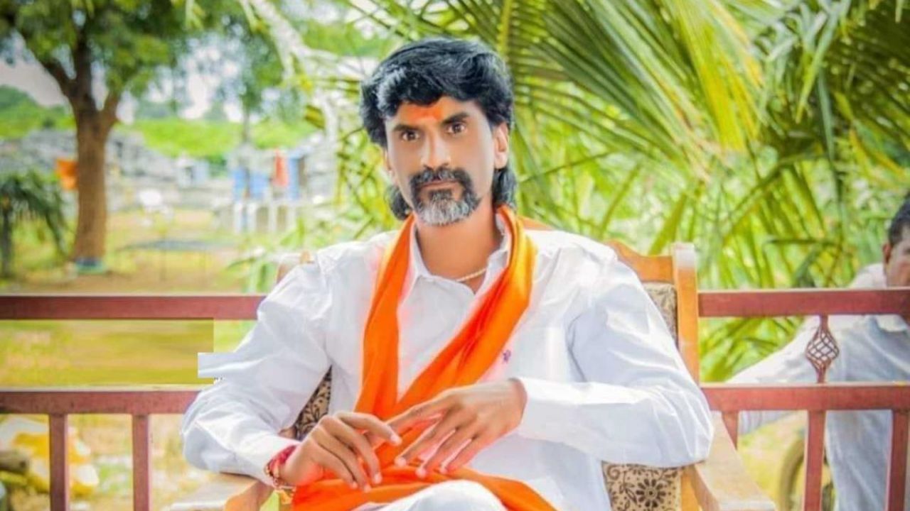 ते फडणवीसांना अडचणीत आणण्याचं काम करताय! जरांगेंचा भुजबळांना टोला