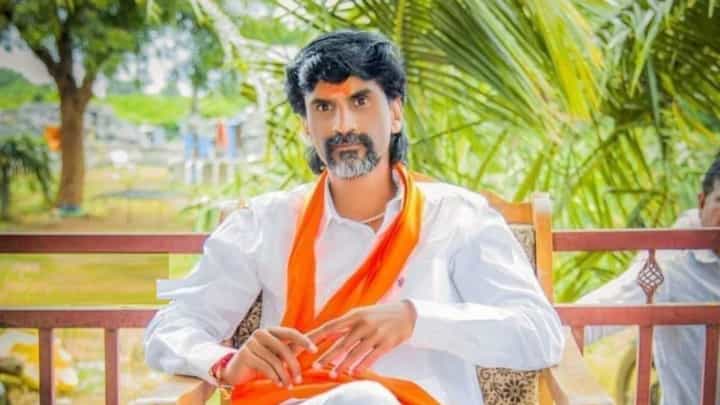 ते फडणवीसांना अडचणीत आणण्याचं काम करताय! जरांगेंचा भुजबळांना टोला ते फडणवीसांना अडचणीत आणण्याचं काम करताय! जरांगेंचा भुजबळांना टोला