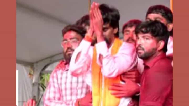 अखेर लढ्याला यश आलं अन् मनोज जरांगेंना अश्रु अनावर झाले! अखेर लढ्याला यश आलं अन् मनोज जरांगेंना अश्रु अनावर झाले!
