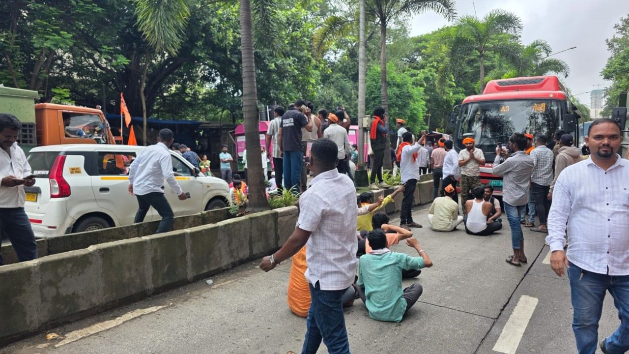 आजपासून ते पाणी पिणेही बंद करणार असल्याचे त्यांनी जाहीर केले आहे. त्यामुळे मराठा आरक्षणाच्या आंदोलनाची धग आणखी वाढण्याची शक्यता आहे. तर दुसरीकडे, मराठा आरक्षण प्रश्नावर तोडगा काढण्यासाठी सरकार दरबारी जोरदार हालचाली सुरू आहेत.