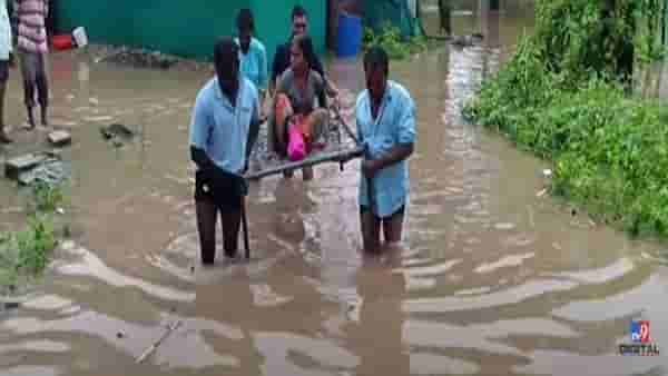 Marathwada Floods : मराठवाड्यात निसर्गाचा कहर सुरूच, मुसळधार पावसानं झोडपलं, अनेक जिल्ह्यांत पूरस्थिती