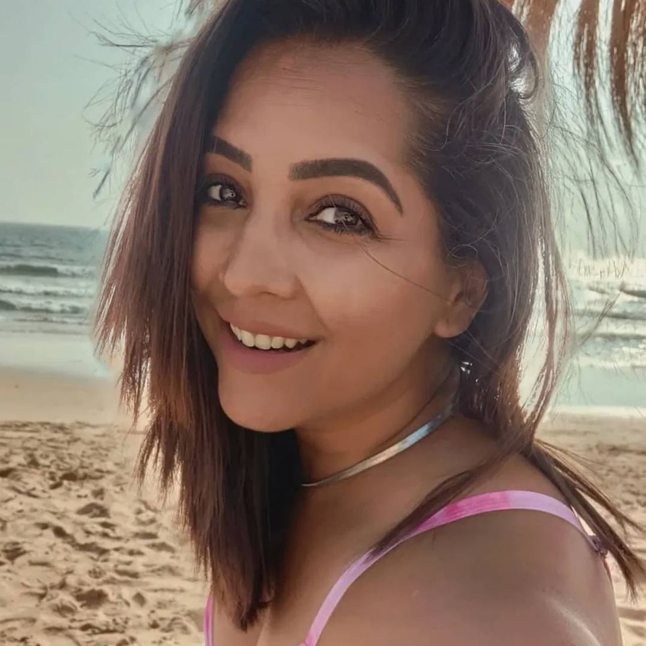 19 सप्टेंबर 1980 रोजी आंध्र प्रदेशच्या विजयनवाडा येथे मेघना नायडूचा जन्म झाला. मुंबईत ती लहानाची मोठी झाली. कॉलेजच शिक्षण पूर्ण केल्यानंतर तिने मॉडलिंग सुरु केली. या दरम्यान तिने अनेक छोटे-मोठे रोल केले. 