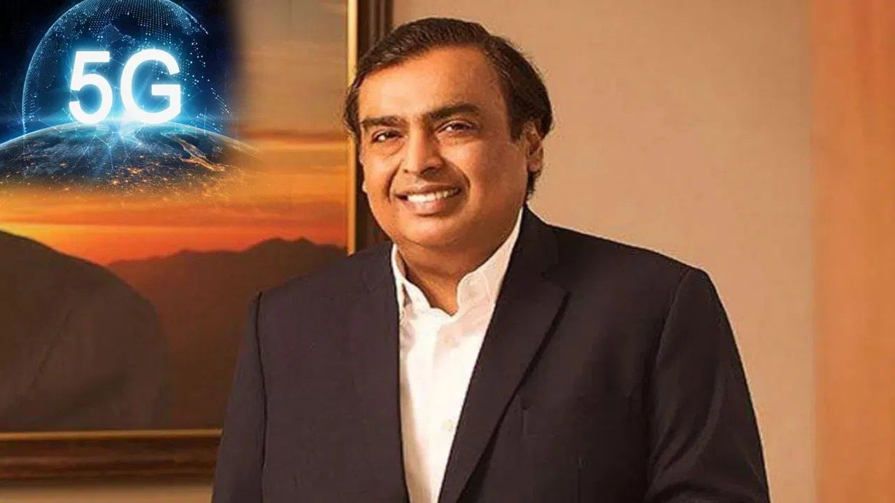 आशियातील सर्वात श्रीमंत व्यक्तींपैकी एक म्हणून रिलायन्स ग्रुपचे अध्यक्ष मुकेश अंबानी यांच्याकडे पाहिले जाते. अंबानी कुटुंबाच्या लाईफस्टाईलबद्दल जाणून घेण्यात अनेकांना रस असतो. पण त्यांच्या यशामागील रहस्य काय आहे, हे जाणून घेण्यात अनेकांना रस असतो.