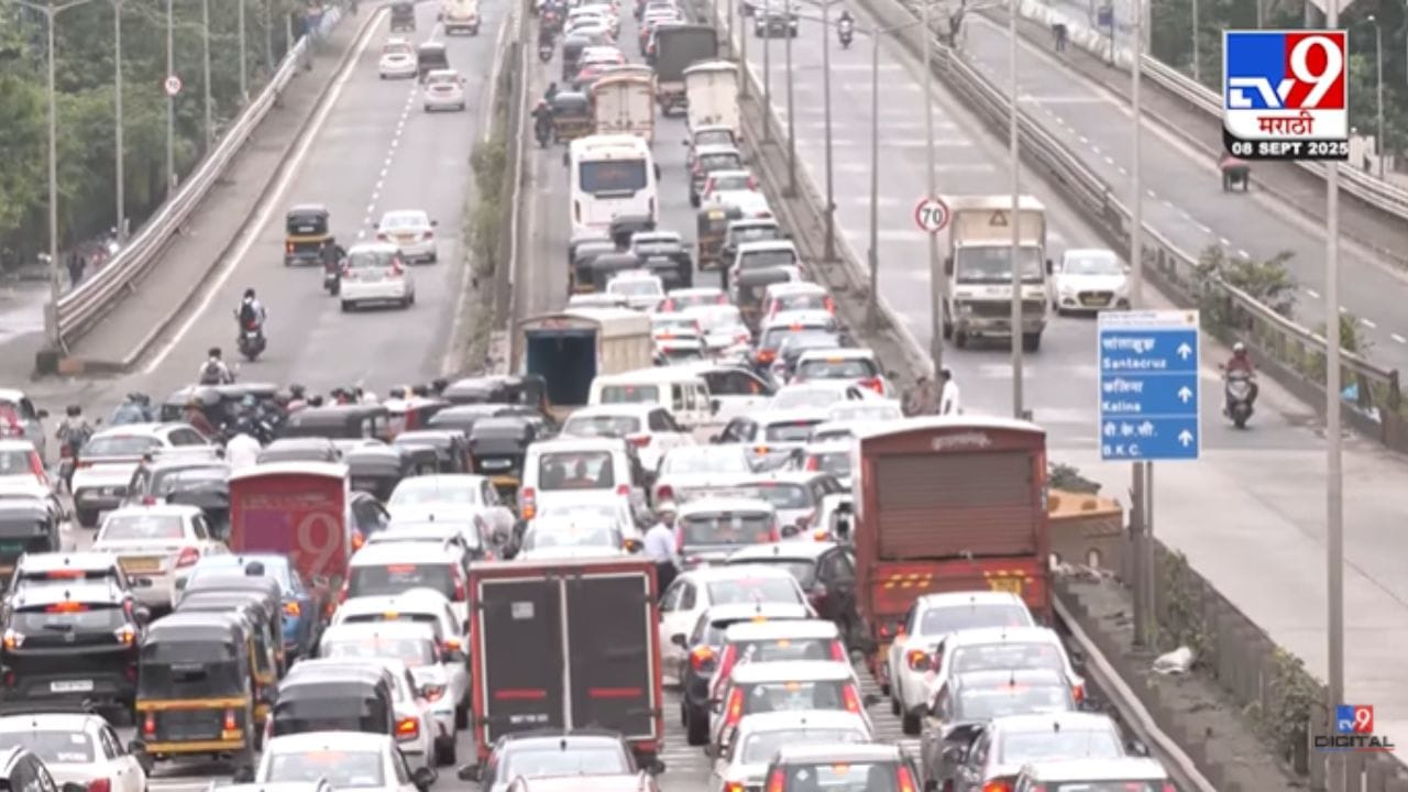 कुर्ला सीएसटी रोडवरमोठी वाहतुकीची कोंडी! कुर्ला सीएसटी रोडवरमोठी वाहतुकीची कोंडी!