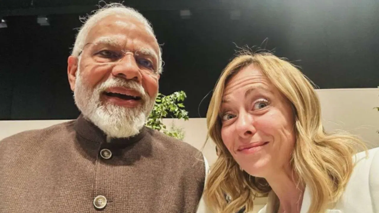 PM मोदींचा जॉर्जिया मेलोनी यांच्याशी फोनवरून संवाद, 'या' महत्वाच्या मुद्द्यांवर झाली चर्चा PM मोदींचा जॉर्जिया मेलोनी यांच्याशी फोनवरून संवाद, 'या' महत्वाच्या मुद्द्यांवर झाली चर्चा