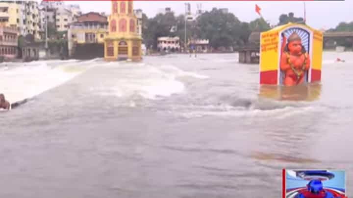 गंगापूर धरणातून 3 हजार क्युसेकने पाण्याचा विसर्ग! दुतोंड्या मारुतीच्या कमरेपर्यंत पाणी गंगापूर धरणातून 3 हजार क्युसेकने पाण्याचा विसर्ग! दुतोंड्या मारुतीच्या कमरेपर्यंत पाणी