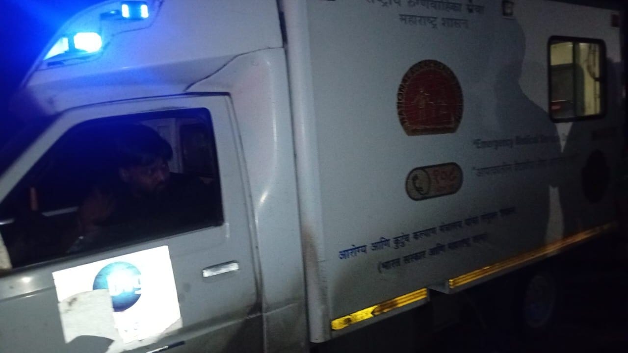 पोलिसांनी दिलेल्या माहितीनुसार, या मृतांची ओळख अजून पटलेली नाही. ते सर्व उत्तर प्रदेशचे रहिवासी असल्याची शक्यता आहे. या अपघाताची माहिती मिळताच महामार्ग पोलीस, कसारा पोलीस आणि रूट पेट्रोलिंग टीम तात्काळ घटनास्थळी पोहोचली.