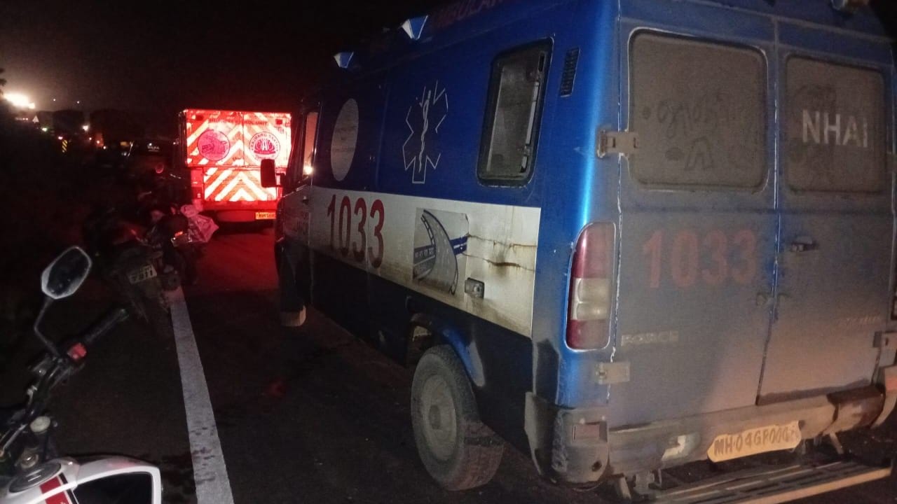 त्यांनी तातडीने बचावकार्य सुरू केले आणि स्थानिक नागरिकांच्या मदतीने मृतदेह बाहेर काढले. अपघातानंतर तिन्ही मृतदेह रुग्णवाहिकेने उत्तरीय तपासणीसाठी खर्डी येथील शासकीय रुग्णालयात पाठवण्यात आले आहेत.