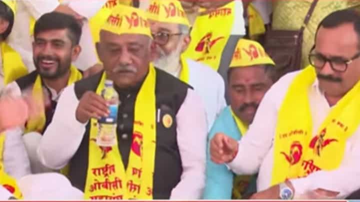 मंत्री अतुल सावेंची मध्यस्थी अन् तायवाडेंची आंदोलन थांबवण्याची घोषणा मंत्री अतुल सावेंची मध्यस्थी अन् तायवाडेंची आंदोलन थांबवण्याची घोषणा