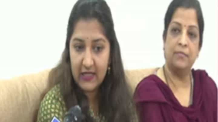 हा आमच्या भावनांशी खेळ! पहलगाम हल्ल्यातील मृतांच्या नातेवाईकांनी व्यक्त केल्या भावना हा आमच्या भावनांशी खेळ! पहलगाम हल्ल्यातील मृतांच्या नातेवाईकांनी व्यक्त केल्या भावना