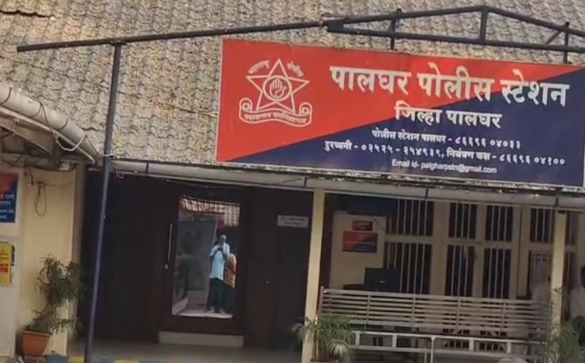 आपल्या लेकरांसाठी जीव देण्यासाठी तयार असणाऱ्या कित्येक मातांची उदाहरणे तुम्ही पाहिली असतील. पण सध्या मात्र एक अजब आणि धक्कादायक प्रकरण समोर आले आहे. या प्रकरणामुळे सगळेच सुन्न झाले आहेत. पालघर जिल्ह्यातील धनसार काशीपाडा येथे ही दुर्दैवी घटना घडली आहे. 