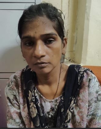 ही दोन चिमुरडी मुलं खाण्यासाठी चिकन मागत असल्याचे समोर आले आहे. चिकन खाण्यासाठी हट्ट करत असल्यामुळे आरोपी महिलेला राग अनावर झाला. याच रागात तिने आपल्या सात वर्षीय मुलाला आणि दहा वर्षीय मुलीला बेदम राहणा केली. 