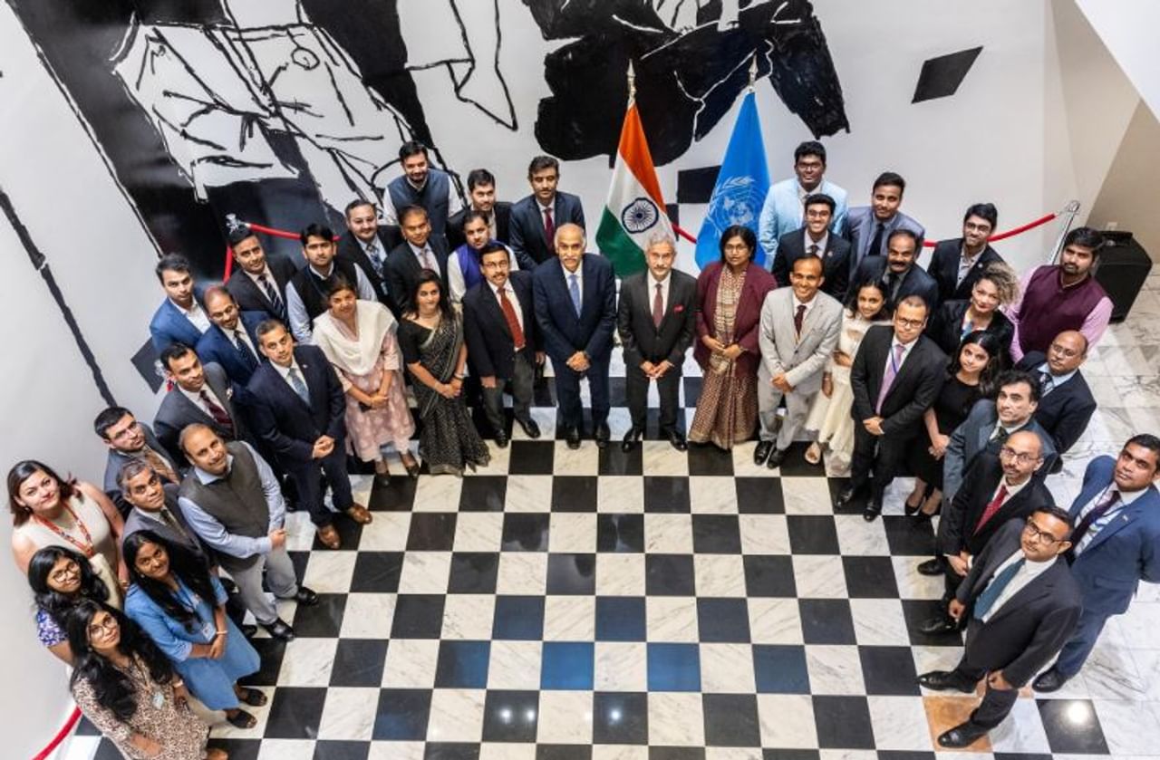 संयुक्त राष्ट्राच्या सर्वसाधारण सभेत भारताने पाकिस्तानला जशास तसे उत्तर दिले आहे. भारताने जागतिक मंचावर पाकिस्तानला नेहमीच उघडे पाडलेले आहे. यावेळी पुन्हा एकदा भारताची मुलगी पेटल गहलोत यांनी भारताची लक्तरं काढली आहेत. 