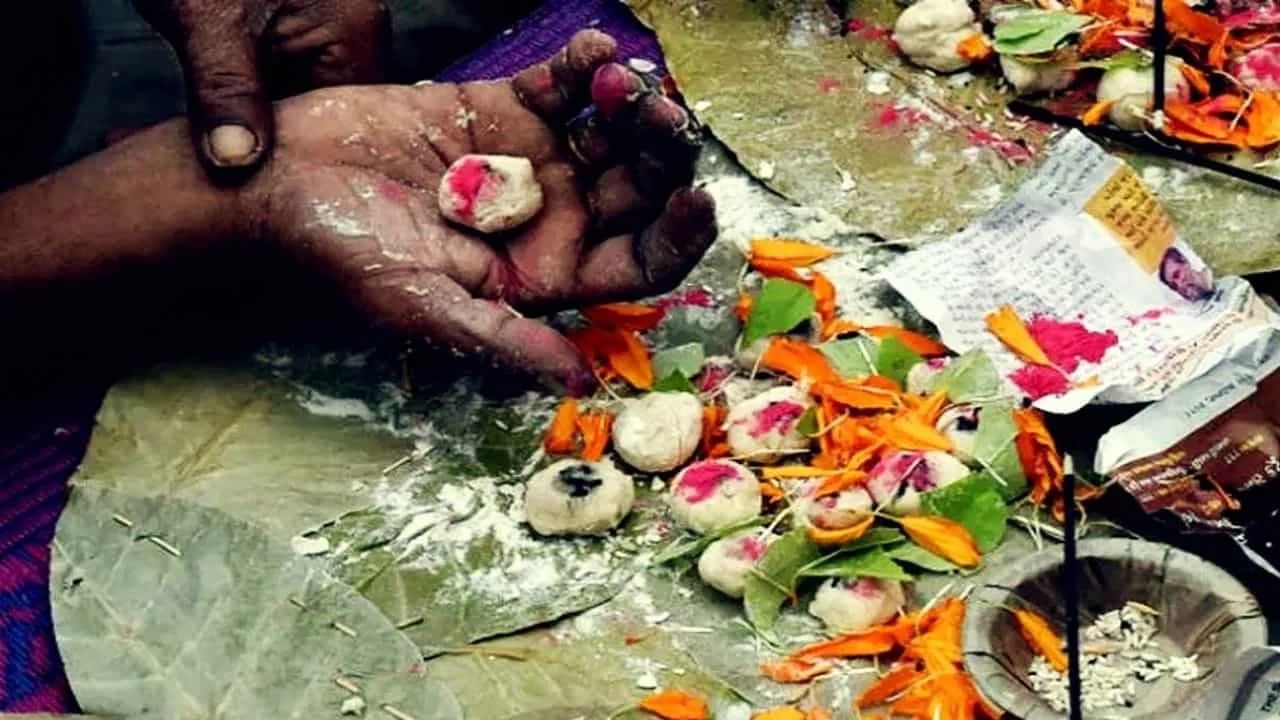 पितृपक्षामध्ये कोणत्या दिशेला दिवा लावल्यामुळे पित्रांचे आशीर्वाद मिळतात जाणून घ्या...