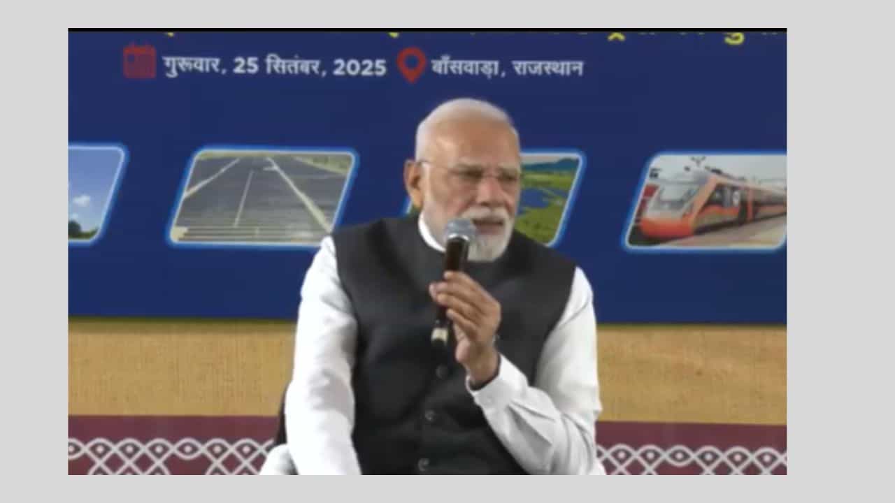 राजस्थानमध्ये पंतप्रधान मोदी यांच्या हस्ते कोट्यवधी रुपयांच्या कामांचं भूमीपूजन, पीएम कुसुम योजनेतील लाभार्थ्यांशीही साधला संवाद