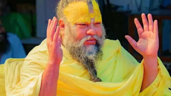 Premanand Maharaj : वाहनाच्या समोर देवाचं नाव, प्रतिमा लावावी का? पहा प्रेमानंद महाराज काय म्हणतात?