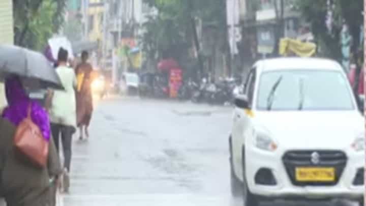 मुसळधार पावसामुळे अनेक शाळांना सुट्टी जाहीर मुसळधार पावसामुळे अनेक शाळांना सुट्टी जाहीर