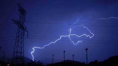 राज्यावरील संकट कायम, या 10 जिल्ह्यांना थेट इशारा, घराबाहेर पडणे टाळाच, पुढील 25 तास...