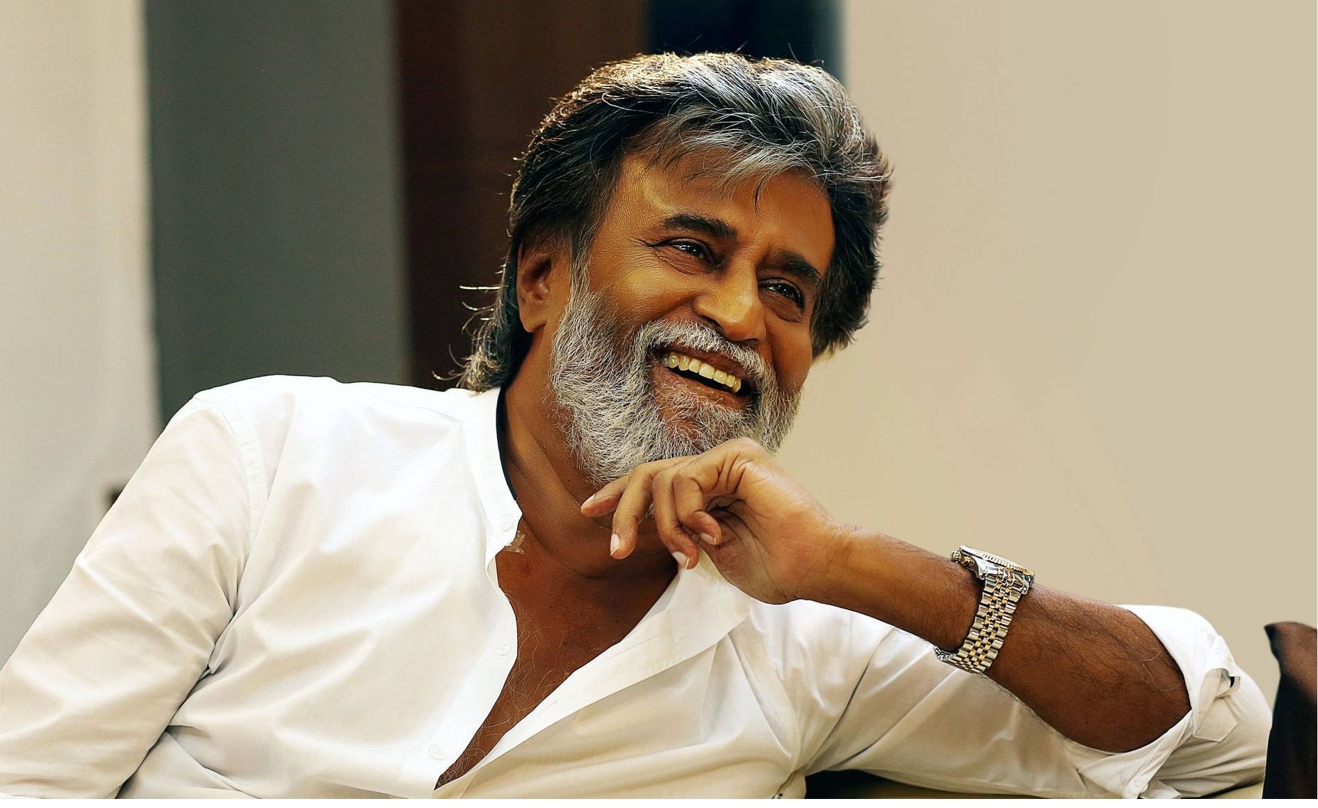  तर साऊथ सुपरस्टार रजनीकांत यांचा विचार करतात श्रीमंतीत त्यांच्या क्रमांक टॉप-६ मध्ये येतो. रजनीकांत यांची नेटवर्थ ४०० ते ४३० कोटी रुपयांच्या दरम्यान आहे. 