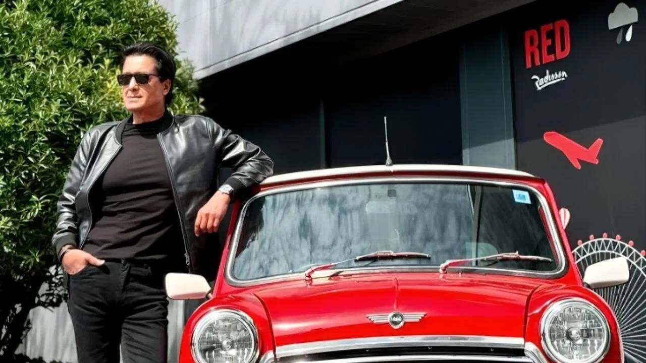 शो ला होस्ट केल्यामुळे राजेशची तुलना बॉलीवुडचे  महानायक अमिताभ बच्चन यांच्याशी केली जाते. किशोरावस्थेत हमाल वडिलांसोबत मॉस्को येथे निघून गेलेले. अनेक वर्ष रशियात राहिले. तिथल्या कॉलेजमध्ये शिक्षण घेतलं. त्यांनी दिल्ली  विश्वविद्यालयातून इंग्रजी साहित्यात  एम.ए.ची डिग्री घेतली.हमाल यांची नेटवर्थ 50 मिलियन डॉलर म्हणजे जवळपास 441 कोटीची संपत्ती आहे. 