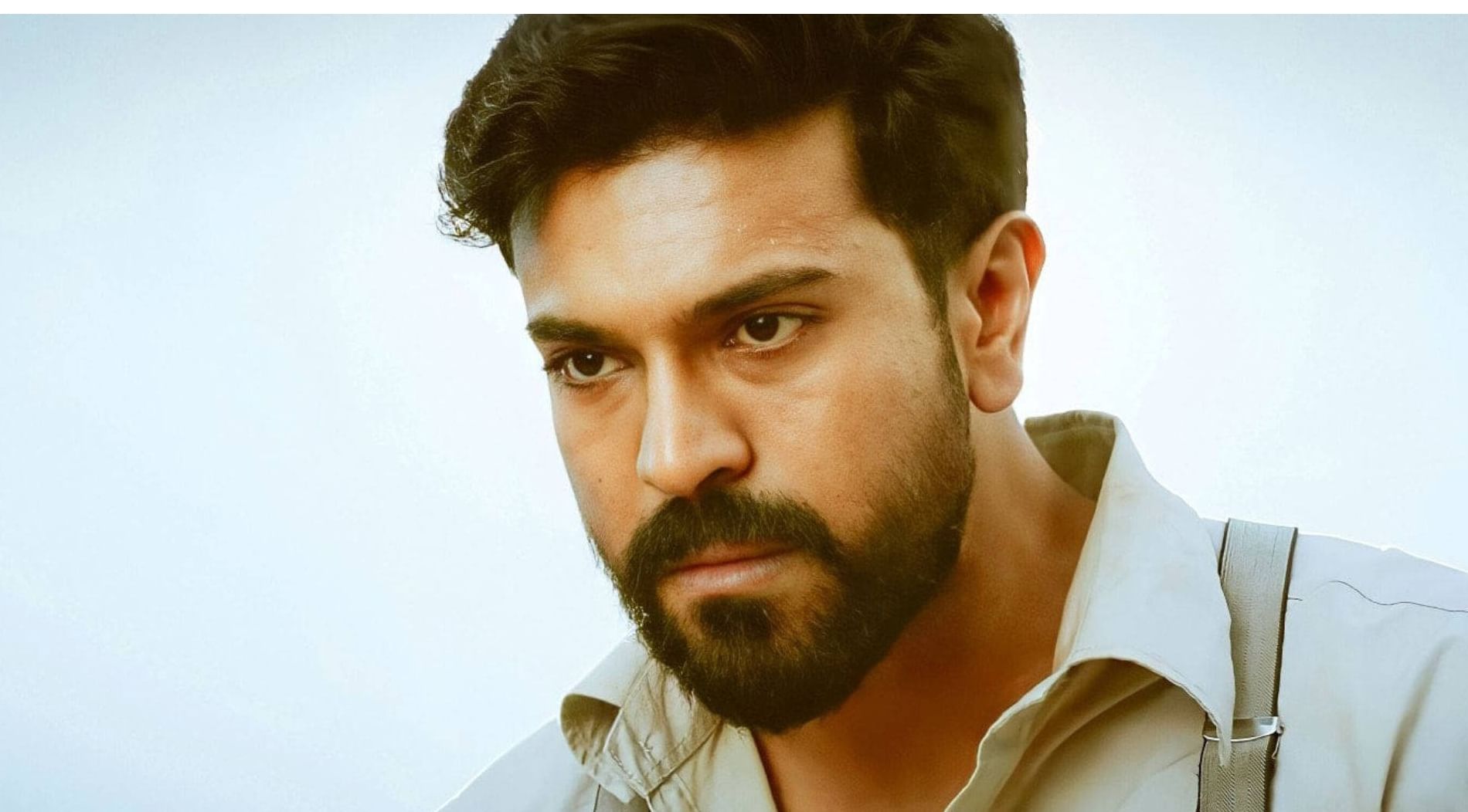  तिसऱ्या नंबरवर आरआरआर स्टार रामचरण यांचे नाव येथे त्यांच्याकडे देखील मोठी संपत्ती आहे. बातम्यानुसार रामचरण यांच्या जवळ १,३८० कोटीची संपत्ती आहे.रामचरण चित्रपट, एंडोमेंट, प्रोडक्शन आणि इन्व्हेस्टमेंटद्वारे भरपूर कमाई करतात. त्यांच्याकडे हैदराबाद येथे एक आलीशान घर असून त्याची किंमत ३८ कोटी आहे. 