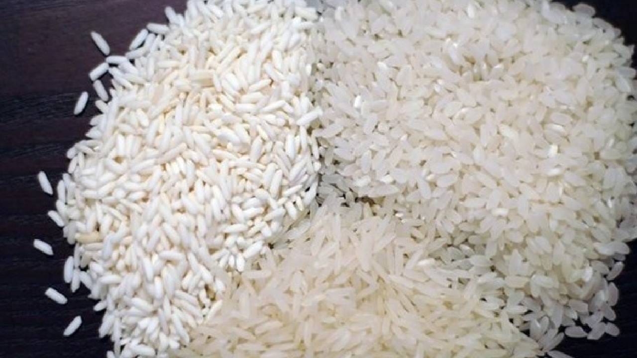 बनावट तांदूळ कसं ओळखायचं? जाणून घ्या 'या' सोप्या पद्धती बनावट तांदूळ कसं ओळखायचं? जाणून घ्या 'या' सोप्या पद्धती