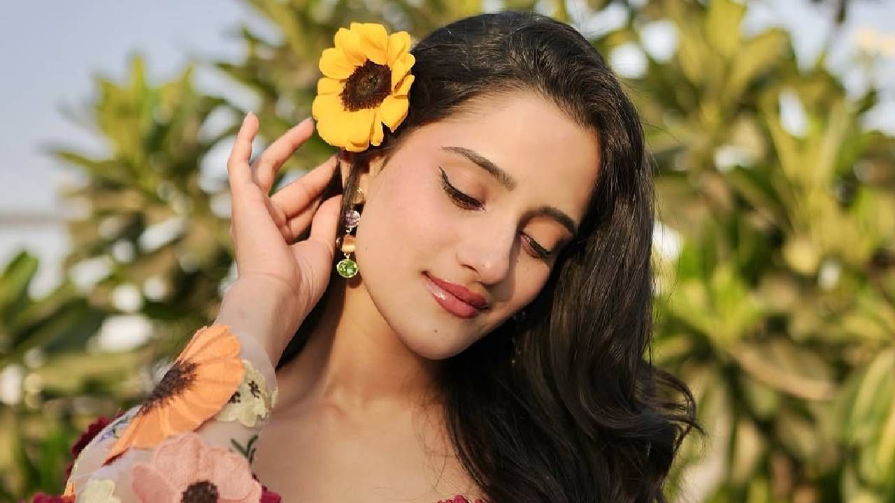 चेटकीण वंश वाढवण्याचं एकमेव ध्येय तिच्या डोळ्यांसमोर आहे आणि त्यासाठी ती कोणत्याही थराला जाऊ शकते. तिच्या या महत्वाकांक्षेला जेव्हा आरुषकडून आव्हान मिळतं तेव्हा सुरुवात होते एका अद्भूत गोष्टीला. ही गूढ गोष्ट म्हणजेच काजळमाया.