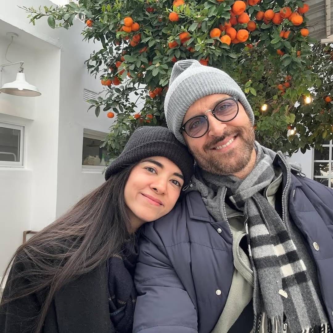 सुजैन खानशी घटस्फोट झाल्यानंतर सबाने ऋतिक रोशनच्या आयुष्यात पुन्हा प्रेम फुलवलं. दोघे दीर्घकाळापासून परस्परांना डेट करतायत.