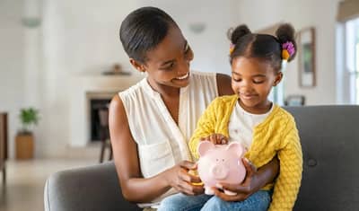 मुलांना आर्थिक साक्षर कसं बनवायचं? बचत करायला शिकवण्यासाठी या पद्धतींचा वापर करा