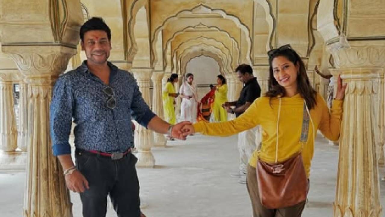 अभिनेत्री प्रिया मराठे हिचे गेल्या महिन्यात (31 ऑगस्ट) कर्करोगामुळे निधन झालं. तिच्या अचानक जाण्याचे फक्त कुटुंबीय, मित्र-मंडळीनाच नव्हे तर चाहत्यांनाही मोठा धक्का बसला. गेल्या तिचा काही वर्षांपासून प्रिया कॅन्सरशी झुंजत होती, त्याच रोगाने तिचा घास घेतला. या काळात खंबीरपणे तिची साथ देणार ,तिचा पती, अभिनेता शंतनू मोघे भक्कमपण उभा राहिला