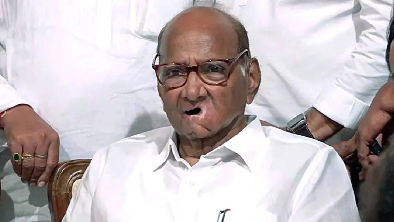 अन्..., शरद पवारांनी जाहीर भाषणात आव्हाडांचे कान टोचले, राष्ट्रवादीच्या शिबिरात नेमकं काय घडलं? अन्..., शरद पवारांनी जाहीर भाषणात आव्हाडांचे कान टोचले, राष्ट्रवादीच्या शिबिरात नेमकं काय घडलं?
