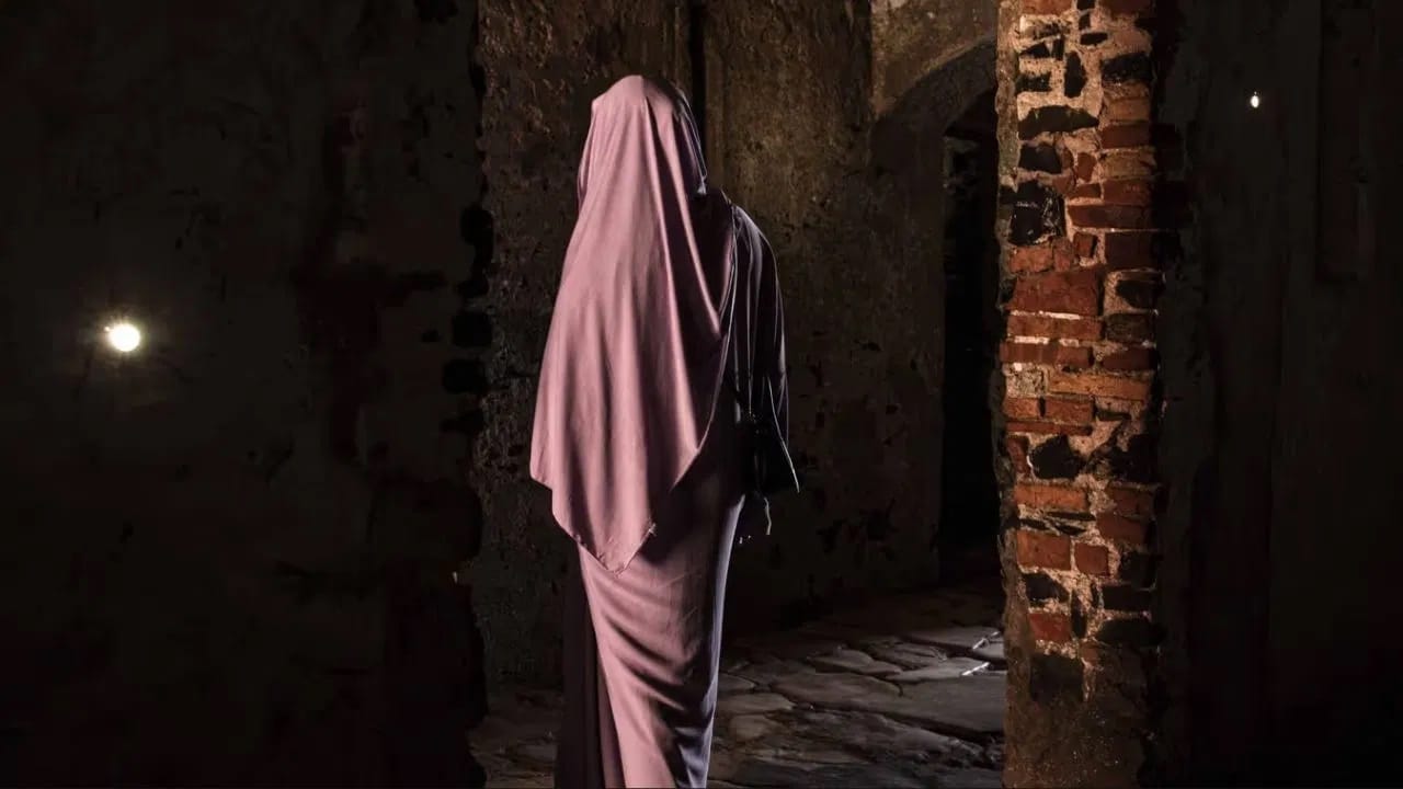 धक्कादायक... असं एक ठिकाणी जेथे महिलांची व्हायची खुलेआम विक्री, अशा प्रकारे लागायची बोली धक्कादायक... असं एक ठिकाणी जेथे महिलांची व्हायची खुलेआम विक्री, अशा प्रकारे लागायची बोली