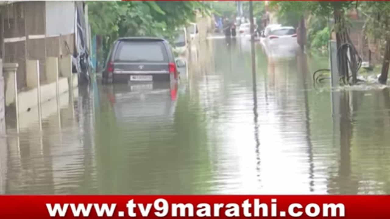 सोलापुरात मुसळधार, रस्त्यावर पाणी, वाहनं पाण्याखाली