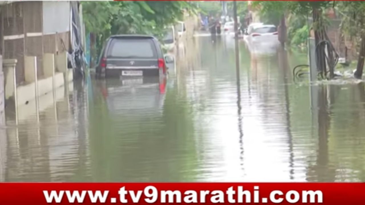 सोलापुरात मुसळधार, रस्त्यावर पाणी, वाहनं पाण्याखाली