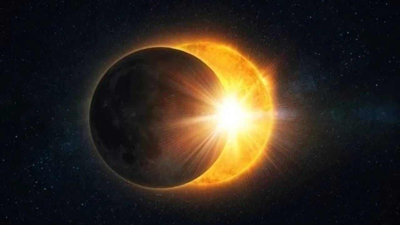 हे सूर्यग्रहण 21 सप्टेंबर रोजी रात्री 10.59 ला सुरू होईल आणि 22 सप्टेंबर रोजी पहाटे 3.23 पर्यंत चालेल. या सूर्यग्रहणाबद्दल लोकांमध्ये मोठी क्रेझ ही बघायला मिळतंय. 