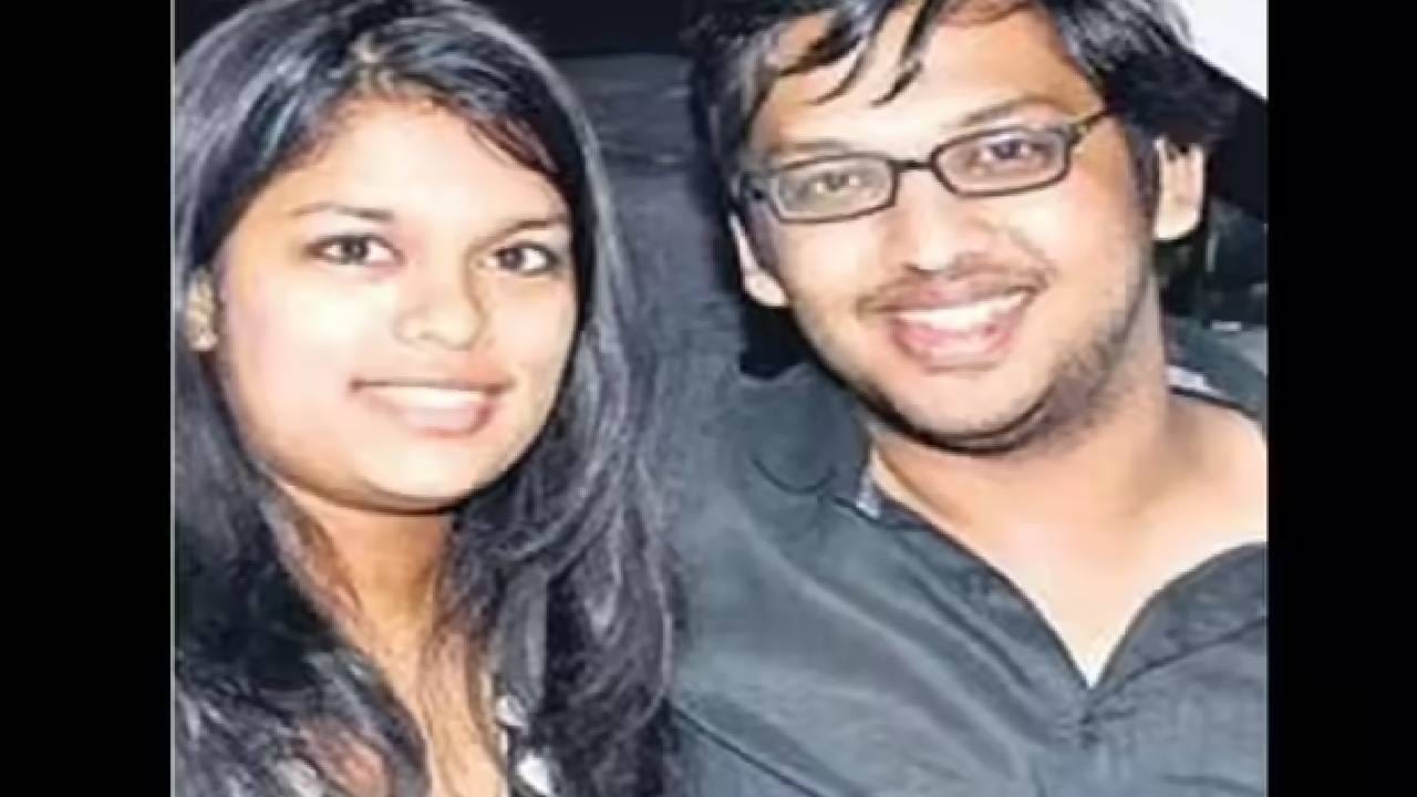 तिचे वडील आणि भाऊ , दोघेही सुपरस्टार. राम चरणची बहीण असलेल्या श्रीजाचे दोनदा लग्न झाले होते पण दोन्हीवेळा तिचा संसार मोडला आणि ती भिवक्त झाली. सध्या ती तिच्या दोन मुलांसह एकटे जीवन जगत आहे. एका रिपोर्टनुसार, श्रीजा कोनिडेला  जेव्हा 19 वर्षांची होती, तेव्हा तिने तिचा बॉयफ्रेंड सिरीश भारद्वाजशी लग्न केले, जो तिच्यापेक्षा तीन वर्षांनी मोठा होता. कुटुंबांचा त्यांच्या लग्नाला विरोध होता पण ती सिरीशवर प्रेम करत होती आणि म्हणूनच ती कुटुंबाच्या विरोधात गेली.