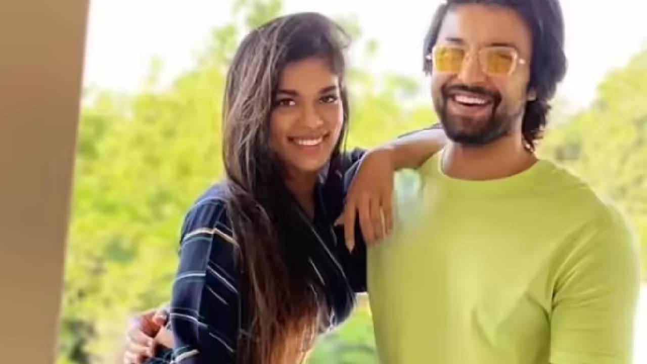 कल्याण देव बद्दल सांगायचं झालं तर, तो सध्या अभिनेता म्हणून काम करत आहे. श्रीजा-कल्याण देव यांनी इंस्टाग्रामवर एकमेकांना फॉलो करणेही बंद केलं. पत्नी व मी विभक्त होत असल्याची पुष्टी कल्याण देव याने एका मुलाखतीत केली होती. 