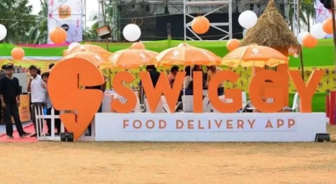 मिळालेल्या माहितीनुसार स्विगीने आपली प्लॅटफॉर्म फी वाढवलेली आहे. ही वाढ प्रति ऑर्डर 15 रुपये करण्यात आली आहे. ही आतापर्यंतची सर्वात जास्त  प्लॅटफॉर्म फी आहे. 