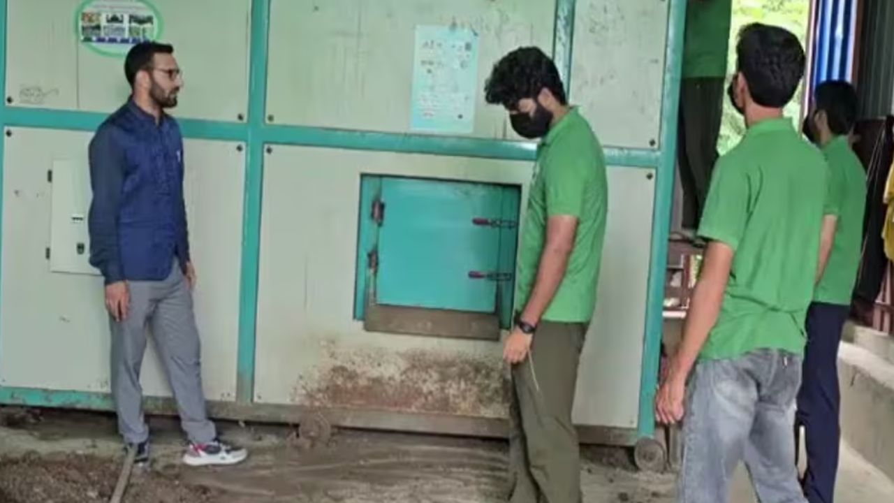 Success Story: भंगारातून करोडो कमावतोय, अनेकांना देतोय जॉब, मल्टिनॅशनल कंपनीत नोकरी करणारेही त्याच्या पुढे फिके Success Story: भंगारातून करोडो कमावतोय, अनेकांना देतोय जॉब, मल्टिनॅशनल कंपनीत नोकरी करणारेही त्याच्या पुढे फिके