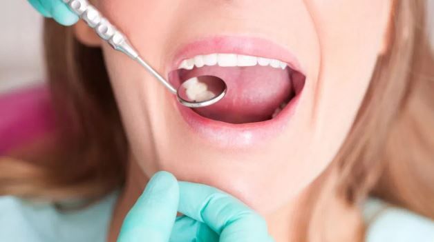 ड जीवनसत्त्वाची कमतरता भासल्यास दूध आणि दही प्यायला हवे. यात ड जीवनसत्त्वाचे प्रमाण जास्त असते. ड जीवनसत्त्व हवे असेल तर तुम्ही मासेही खाऊ शकता. पलक, मशरुम खाल्ल्याने ड जीवनसत्त्व मिळते.