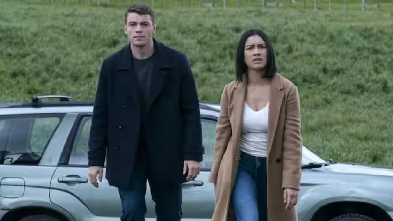 'द नाइट एजंट'चा पहिला सिझन चांगलाच धमाकेदार होता. आतापर्यंत या सीरिजचे दोन सिझन प्रेक्षकांच्या भेटीला आले आहेत. या सीरिजची कथा अमेरिकी एफबीआय एजंट पीटर सदरलँडभोवती फिरते. यातील ट्विस्ट अँड टर्न्स भन्नाट आहेत. 
