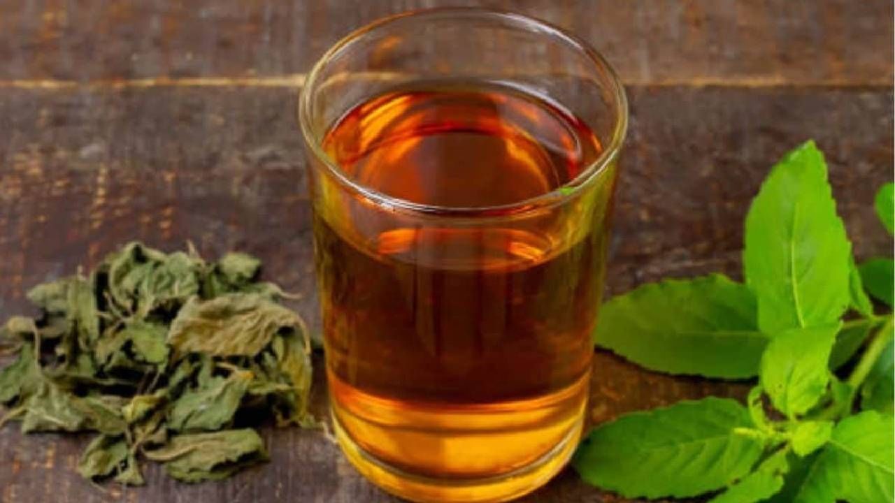 सकाळची सुरूवात चांगली झाली की, आपल्याला दिवसभर उत्साही वाटते. यामुळे सकाळी तुम्ही काय खाता-पिता हे अत्यंत महत्वाचे आहे. सकाळी शक्यतो हेल्दी पेयांनी सुरूवात करा. 